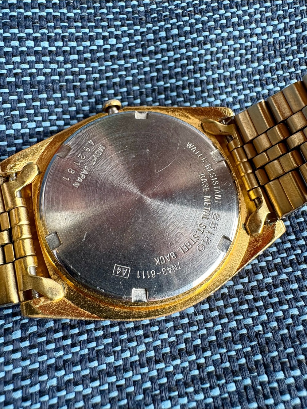 Vintage Seiko Day-Date Quartz (Ref. 7N43-8111) – Gold Tone / Black Dial - Picture 4 of 11